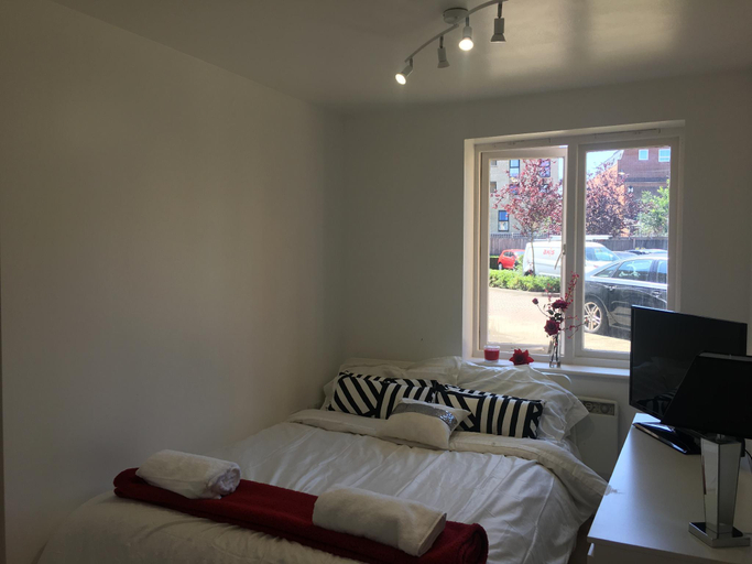 Bedroom 2, Two Bed flat, dedicated workspace, Parking, 4KTV, London