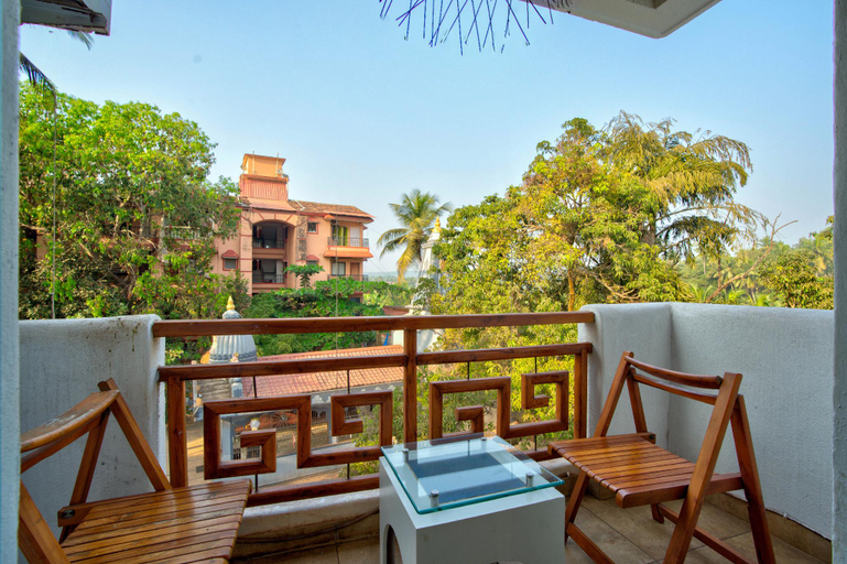 Others 5, Pajaros Blu, North Goa
