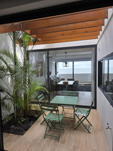 Others 4, Oasis House, Ponta Delgada