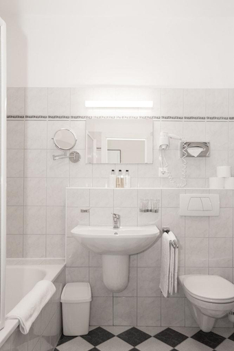 Bathroom, Inselhotel Faakersee, Villach Land