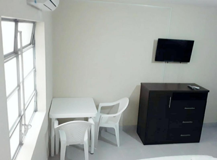 Others 3, Hostal Center, Andrés Ibáñez