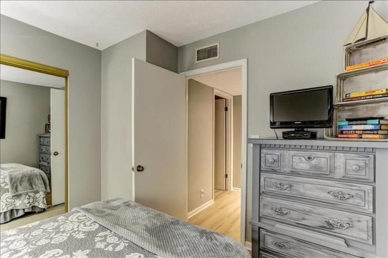 2, This beautiful condominium has it all! Corner Unit! Dog Friendly!, Nassau