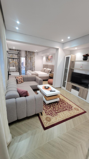 Others 5, luxury studio's J&M, Sarandës