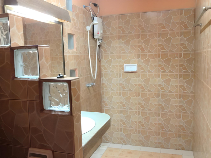 Bathroom 4, Chaweng Relax Resort, Ko Samui