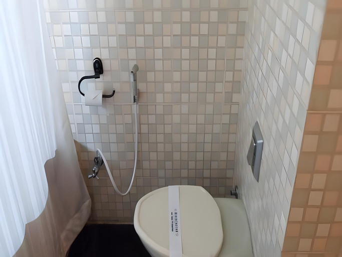 Bathroom 2, Hotel Kala Sagar, Pune