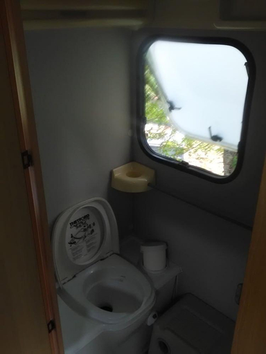 Bathroom, Ferme des Baillards, Ariège
