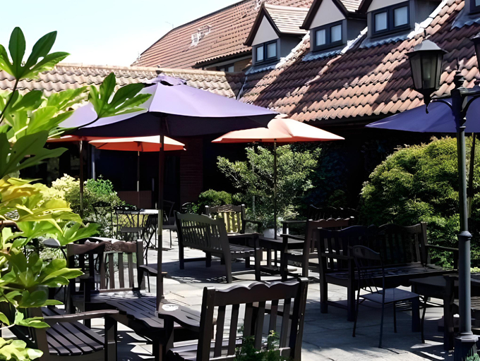 Food & Drinks 5, The New Chichester Hotel, Essex