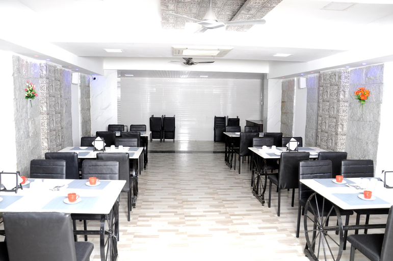 Food & Drinks 5, Hotel SK Riverfront, Krishna