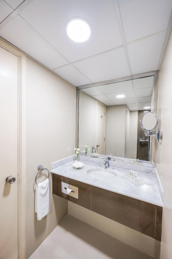 Bathroom 3, Golden Sands 5, Dubai