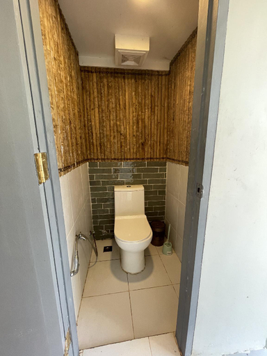Bathroom 2, Moon Bar Hostel, San Vicente