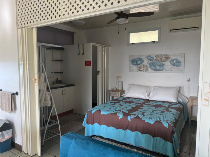 Bedroom, DAMYR PLACE