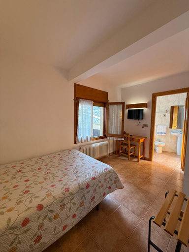 Bedroom 5, El Pilar, Huesca