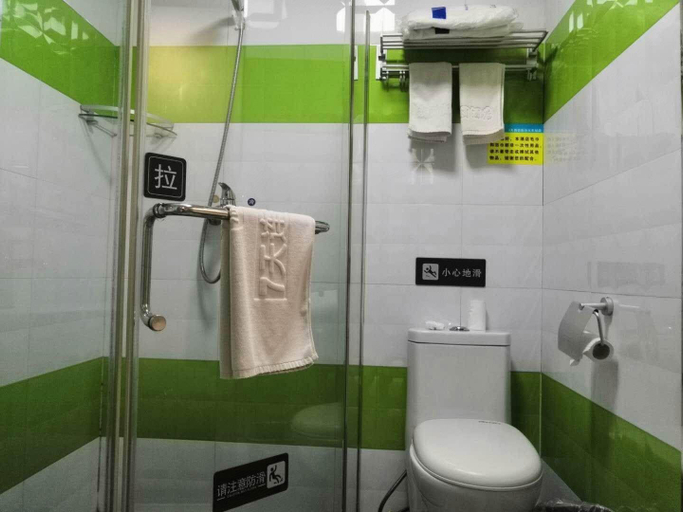 Bathroom 3, 7 Days Inn Linfen Railway Station, Linfen