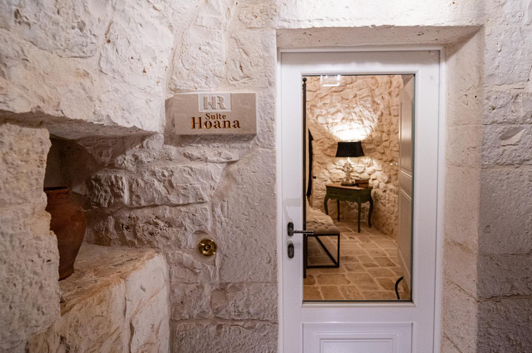 Others 5, Ohana Alberobello, Bari