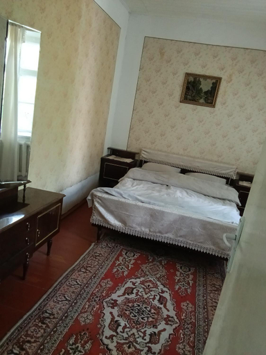 Bedroom 4, Vazken