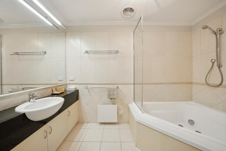 Bathroom 2, Hotel Pension Grimus, Mount Buller Alpine Resort