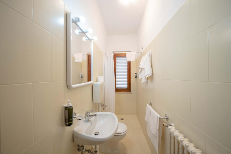 Bathroom 3, Bellavista Hotel & Restaurant, Pistoia