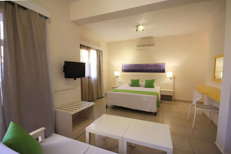 Bedroom 2, Sea CleoNapa Hotel