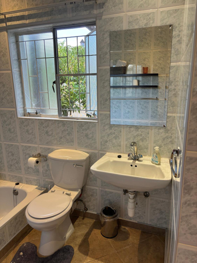 Bathroom 5, Olympia de Fati, Windhoek East