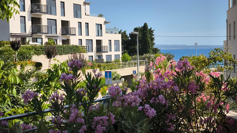 Others 4, A Comfortable apt w Balcony, 4 min Walk to Beach, Split