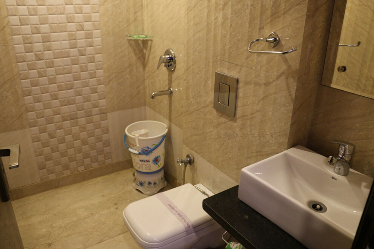 Bathroom 4, Hotel All Iz Well, Delhi