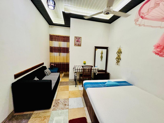 Bedroom 2, Dambulla Tourist Resort, Dambulla