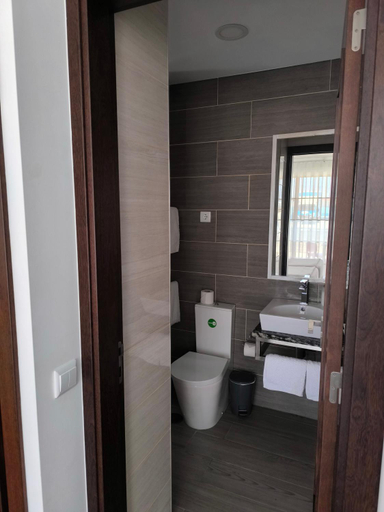 Bathroom 2, Baleal 4 Surf, Peniche