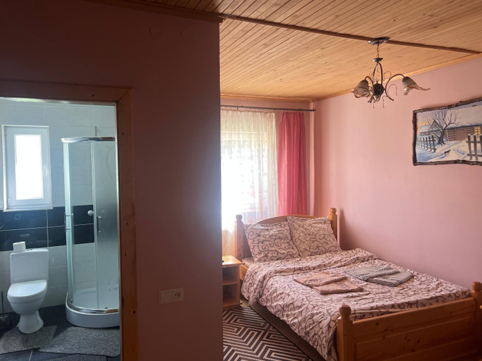 3, Gemutlich haus, Rakhivs'kyi