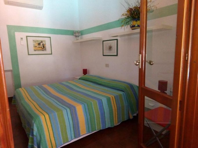Bedroom 2, Villa Saracina, Messina