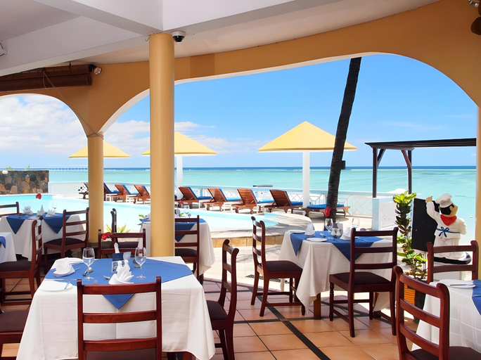 Food & Drinks 5, Gold Beach Resort, Black River