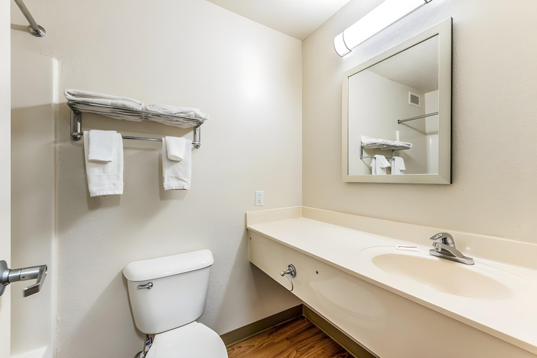 Bathroom, Hotel  Cincinnati - Sharonville, Cincinnati