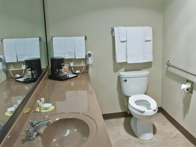 Bathroom 4, Greenstay Hotel and Suites - St. James, Phelps
