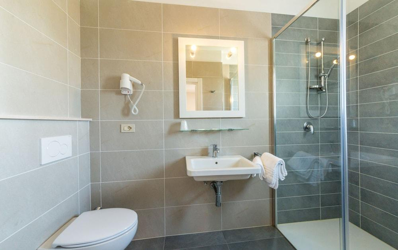 Bathroom 4, Hotel Torino, Venezia