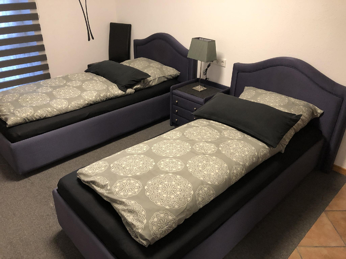 Bedroom 2, Messezimmer 4u, Düsseldorf