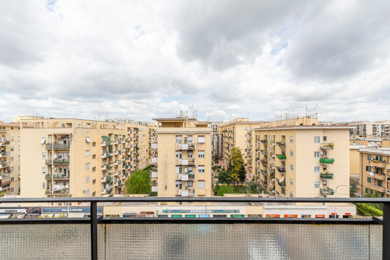Others 5, Bnb Drive In, Rome