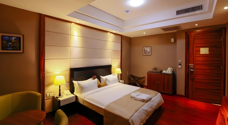 Bedroom 2, Airport Golden Tulip Hotel, Mushin