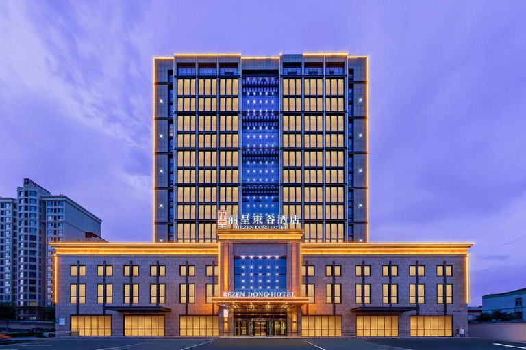 Exterior & Views