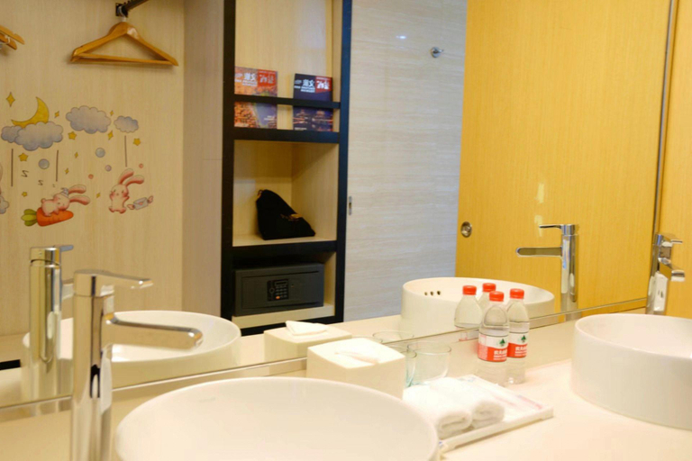 Bathroom 4, Yancheng Baolong Yiyue Select Hotel, Yancheng