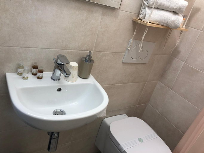 Bathroom 2, R&B MiDora Montale, Modena