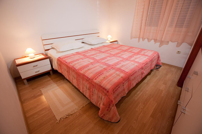 Bedroom 2, Vila Nives, Podgora