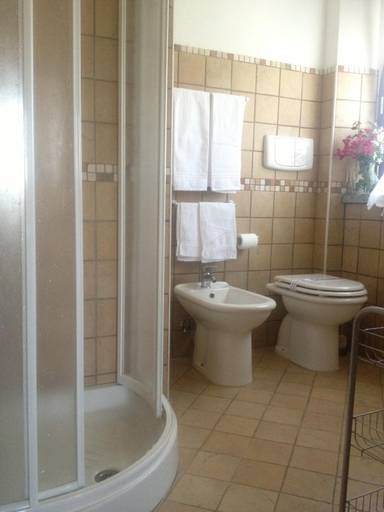 Bathroom 2, B&B L'Oasi, Catanzaro