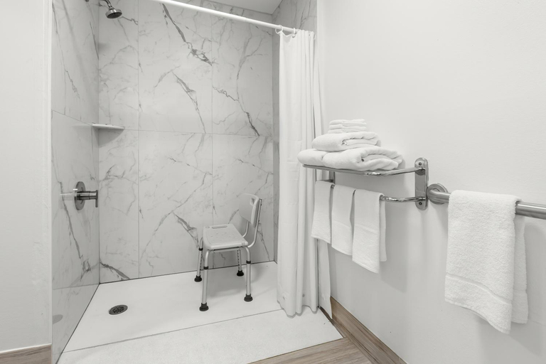 Bathroom 4, Quality Inn Tallapoosa, Haralson