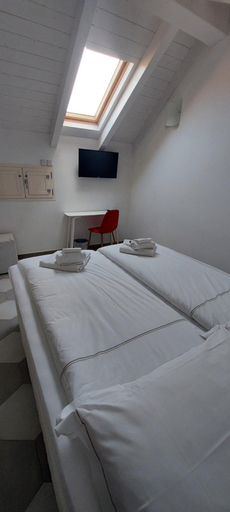 Bedroom, CASA LUIGIA ROOMS MTB in FINALBORGO Bike room, Savona