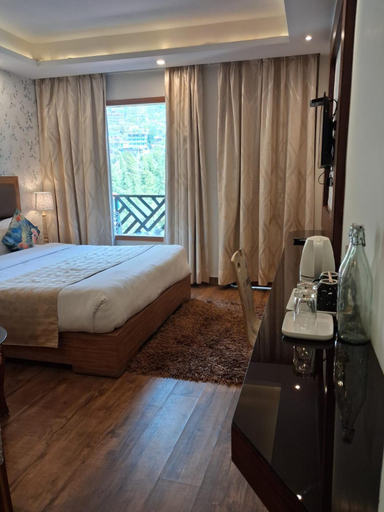 Bedroom 3, Hotel Cloud Chat, Kangra