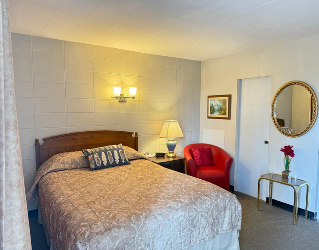 Bedroom 2, Athabasca Hillside Motel, Division No. 13