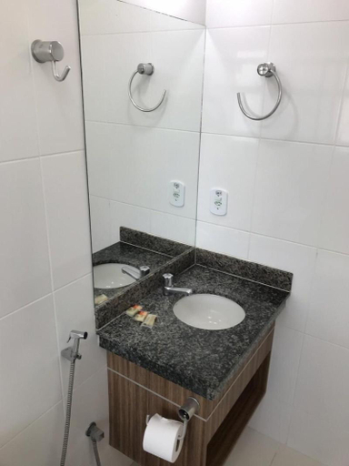 Bathroom 5, Lacqua diRoma III, Caldas Novas