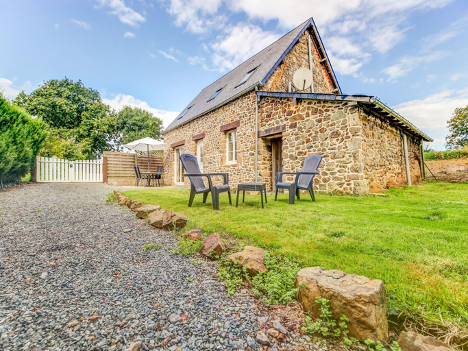 Exterior & Views 2, Family Country Cottage in Brainville, Manche