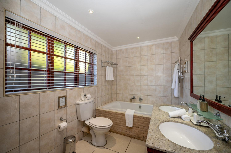 Bathroom 3, Walkersons Hotel and Spa, Nkangala