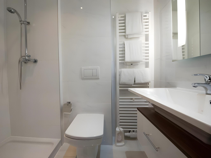 Bathroom 4, Hotel Konig, Wien