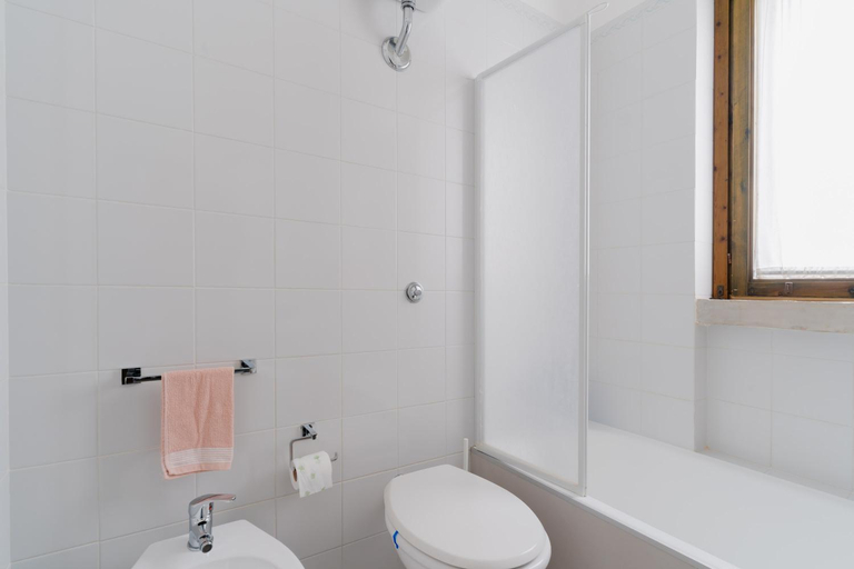 Bathroom 3, La playa Rivabella, Lecce